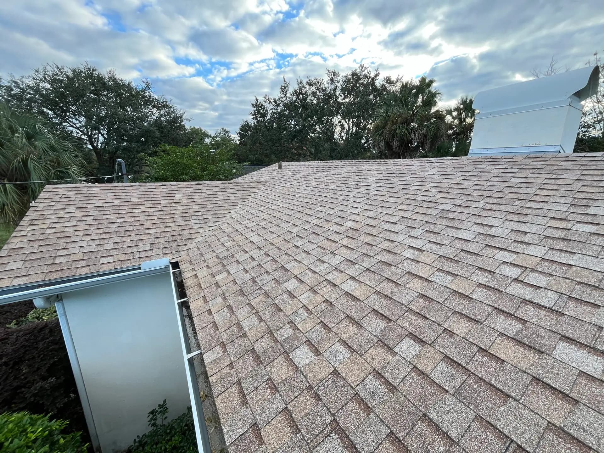 Freshly cleaned home and roof in Northeast Florida